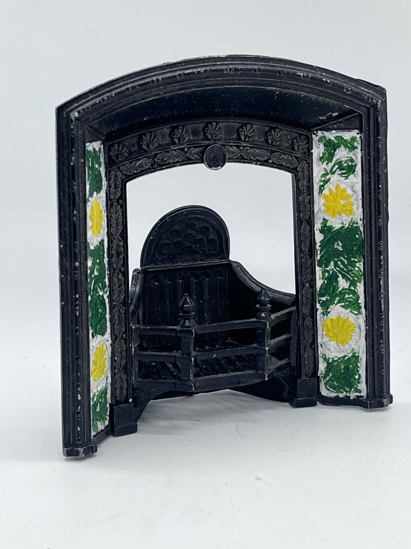 Dolls house Phoenix miniatures metal fire surround & hearth hand painted
