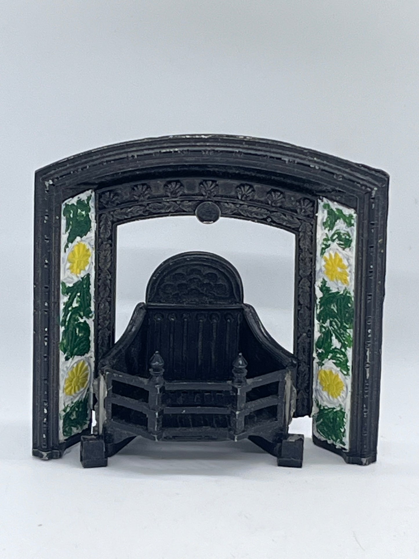 Dolls house Phoenix miniatures metal fire surround & hearth hand painted