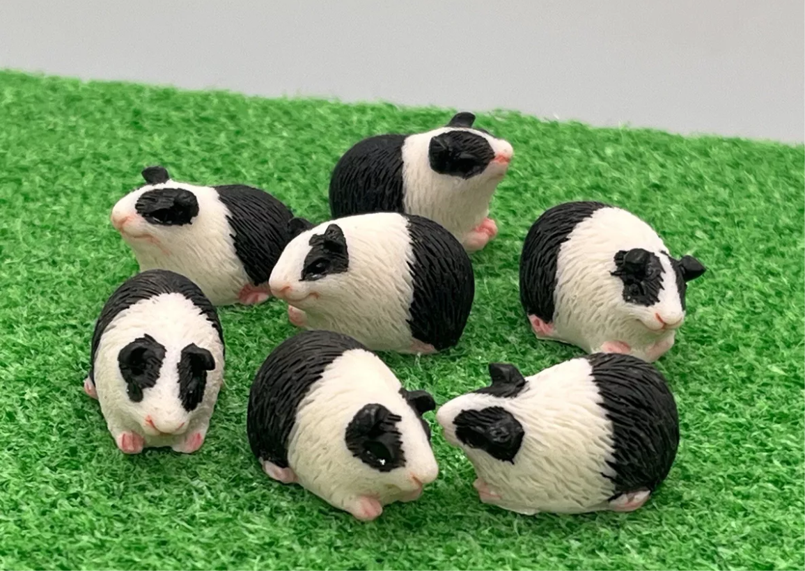 Dolls house resin guinea pigs x 1 NEW