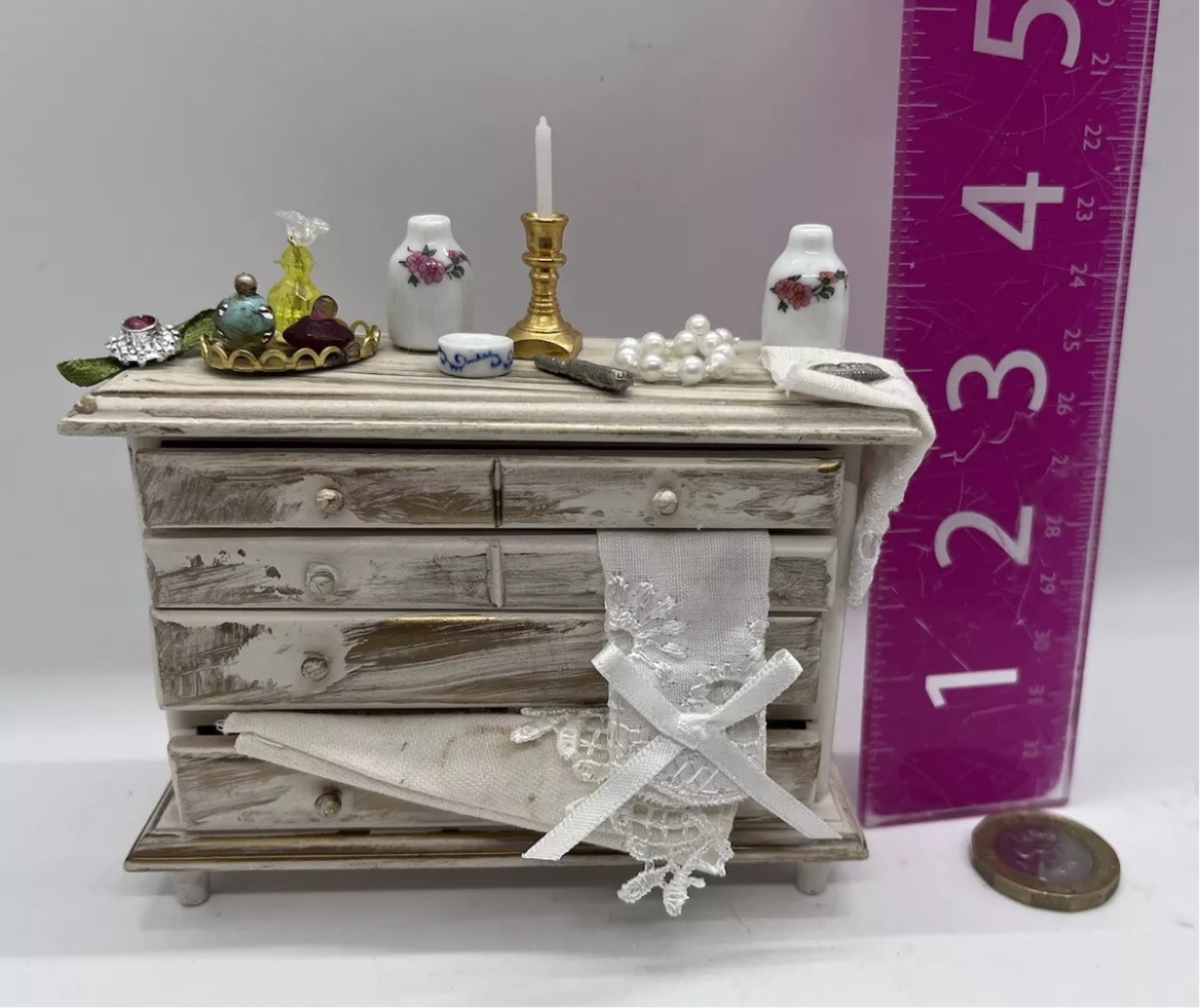Dolls house chest of drawers & all fixed accessories