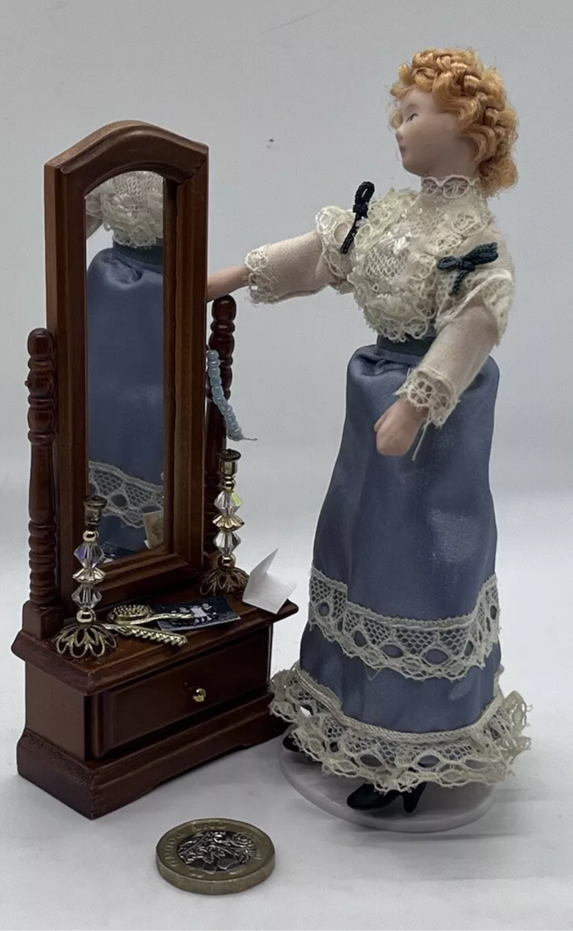 Dolls house floor mirror & accessories
