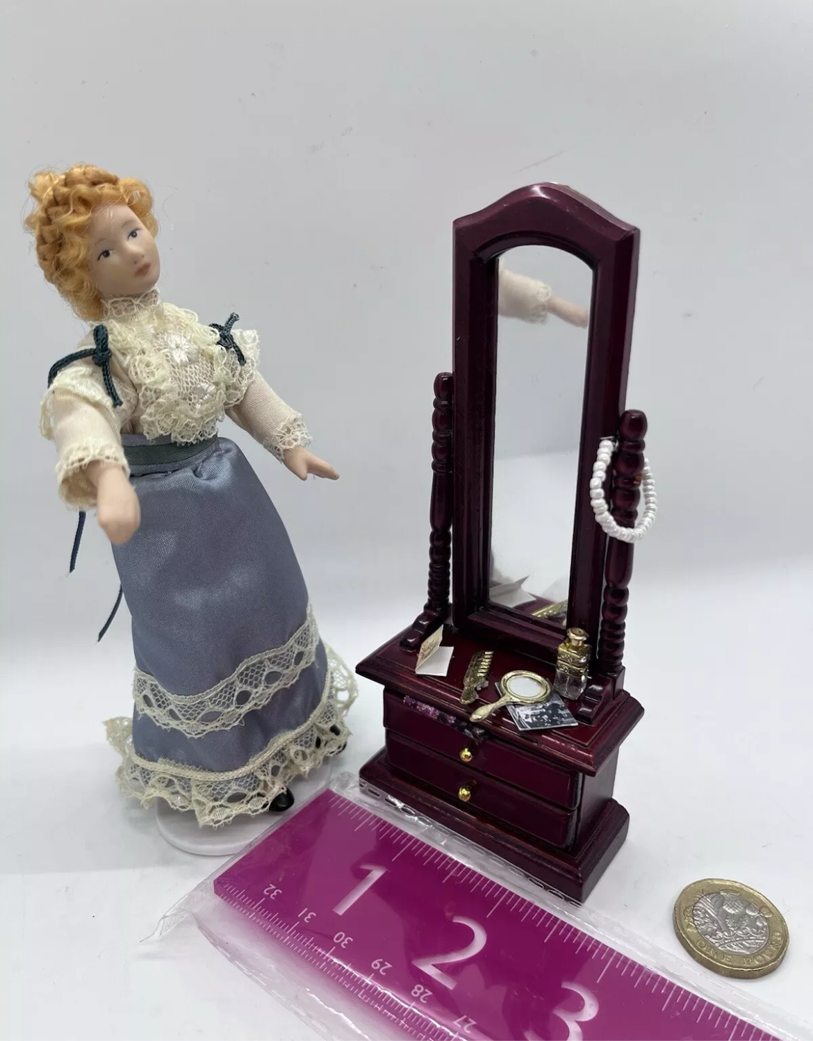 Dolls house floor mirror & accessories