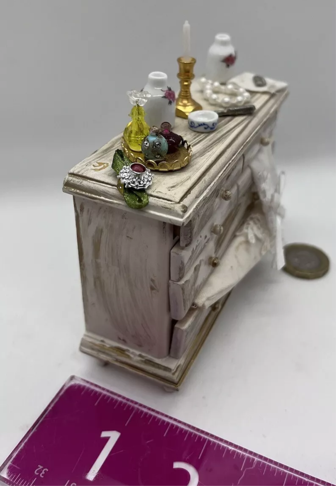Dolls house chest of drawers & all fixed accessories