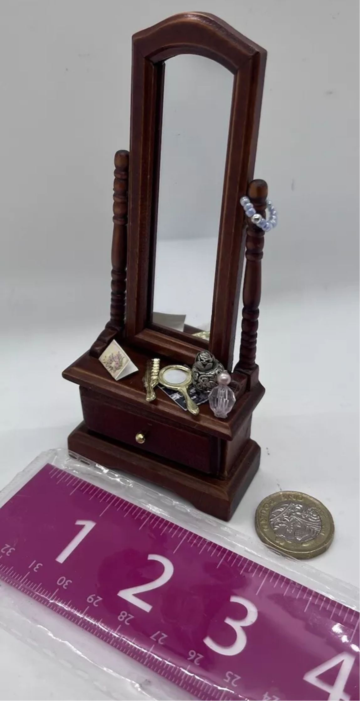 Dolls house floor mirror & accessories
