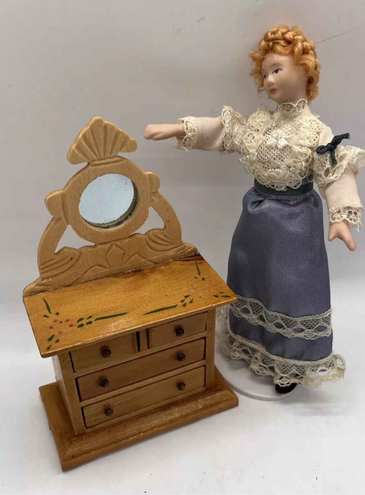 Dolls house chest of drawers with mirror  (reduced)