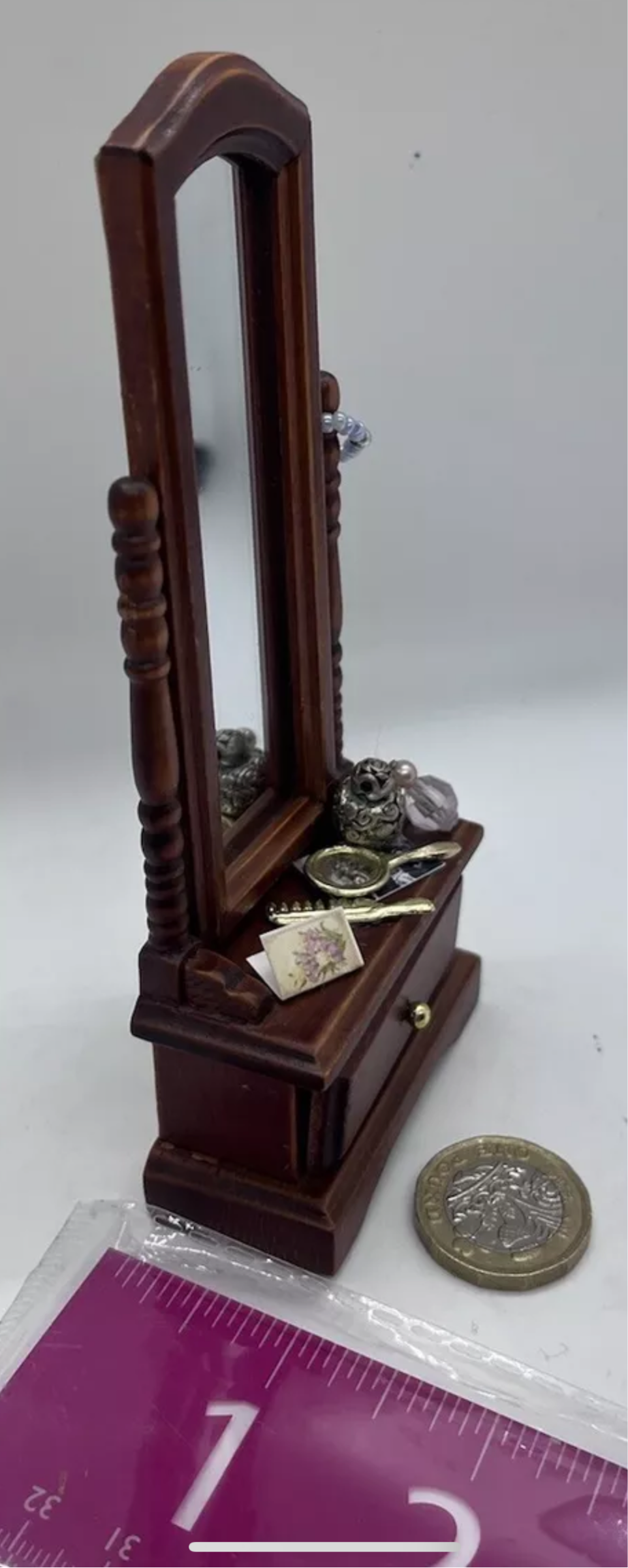 Dolls house floor mirror & accessories