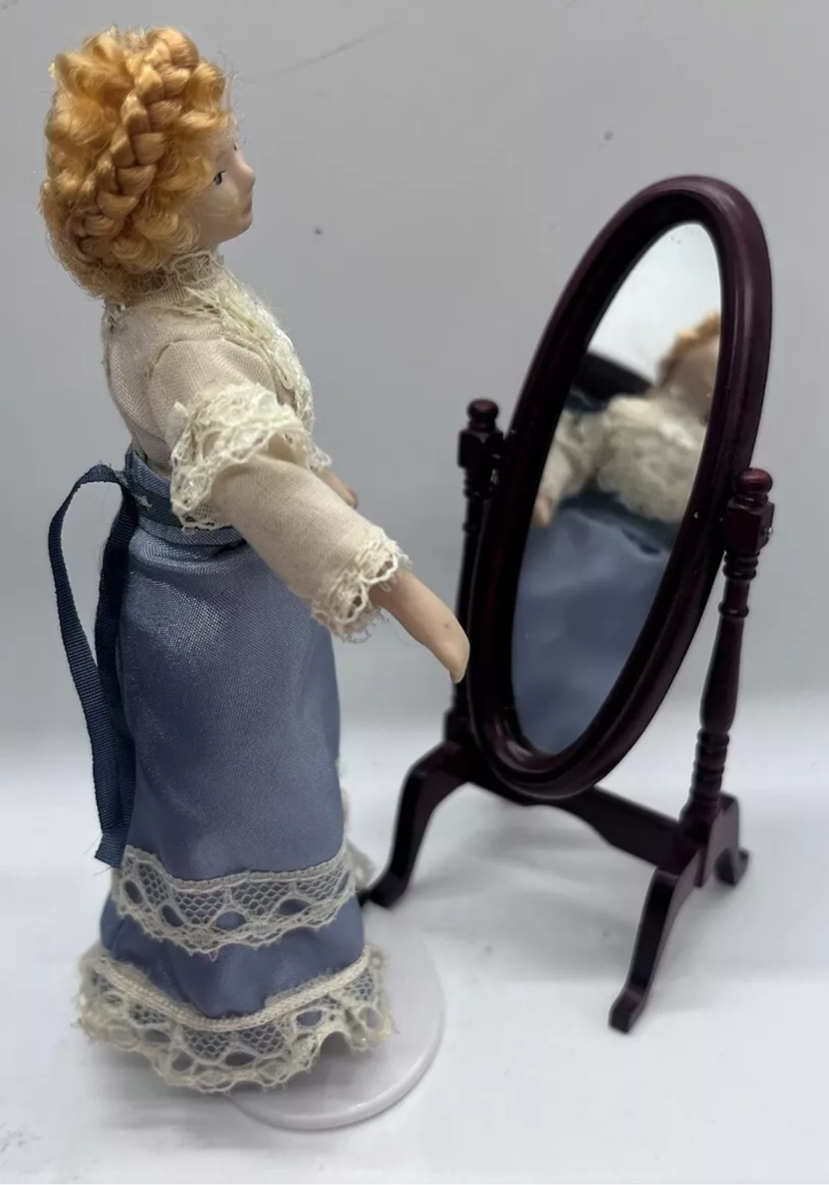 Dolls house bedroom set four poster.